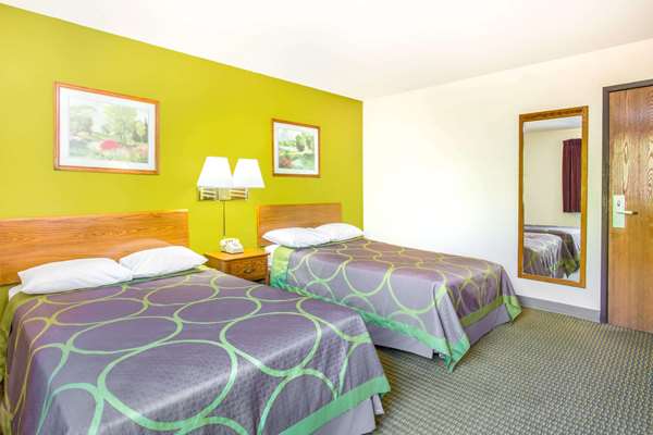  - Super 8 Hotel Broad Street Richmond - I-64, Exits 183 & 183C