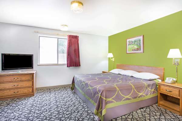  - Super 8 Hotel Broad Street Richmond - I-64, Exits 183 & 183C