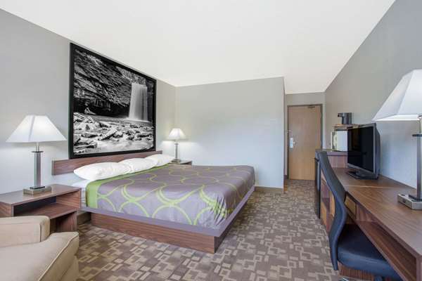  - Super 8 Hotel Appomattox