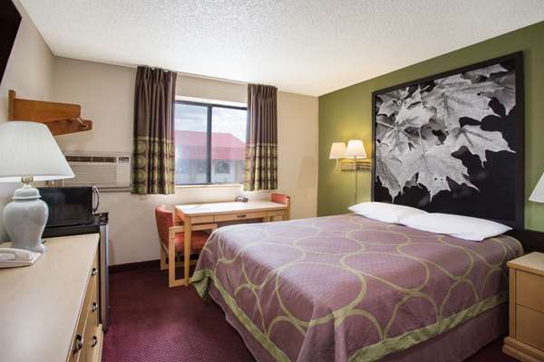  - Super 8 Hotel Salem - I-81, Exit 137