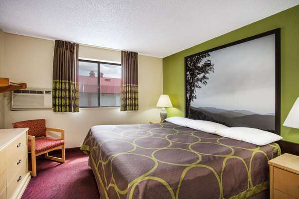  - Super 8 Hotel Salem - I-81, Exit 137