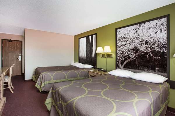  - Super 8 Hotel Salem - I-81, Exit 137