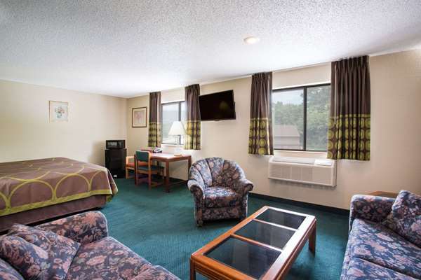  - Super 8 Hotel Salem - I-81, Exit 137