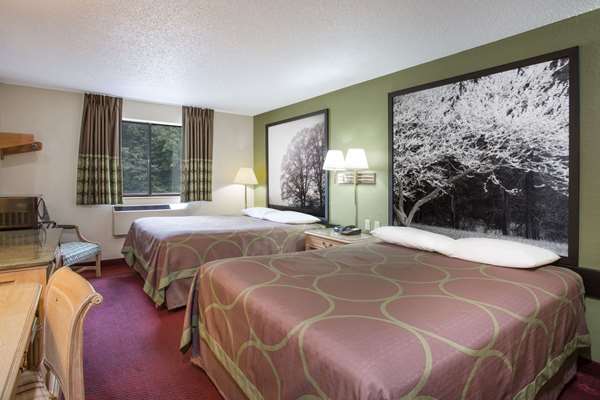  - Super 8 Hotel Salem - I-81, Exit 137
