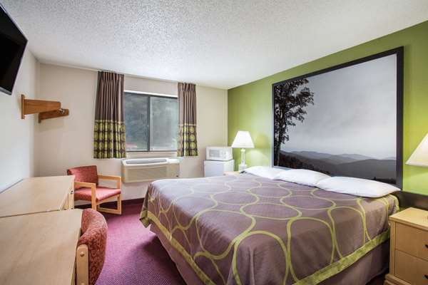  - Super 8 Hotel Salem - I-81, Exit 137