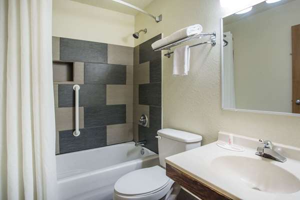  - Super 8 Hotel Salem - I-81, Exit 137