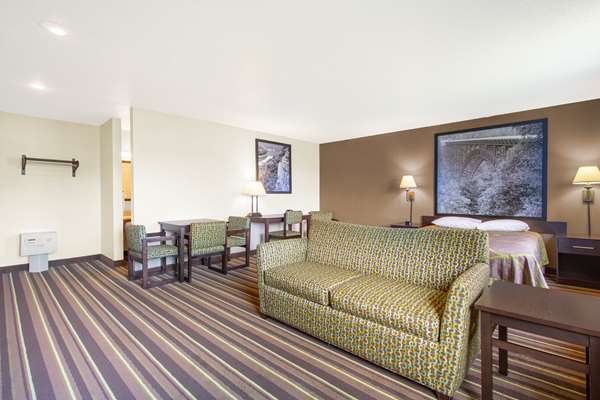 Suite - Super 8 Hotel Weston - I-79, Exit 99