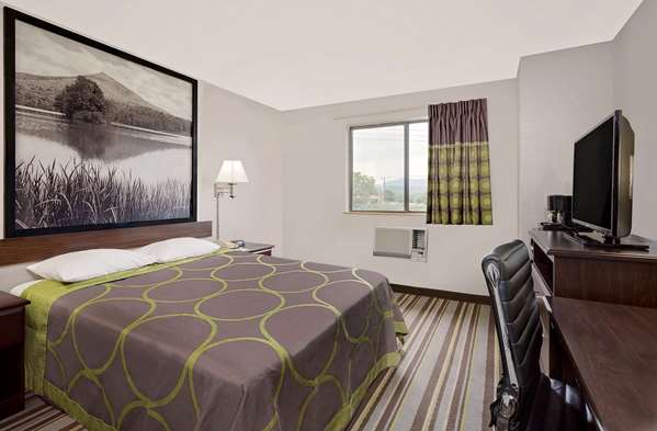  - Super 8 Motel Waynesboro - I-64, Exit 94