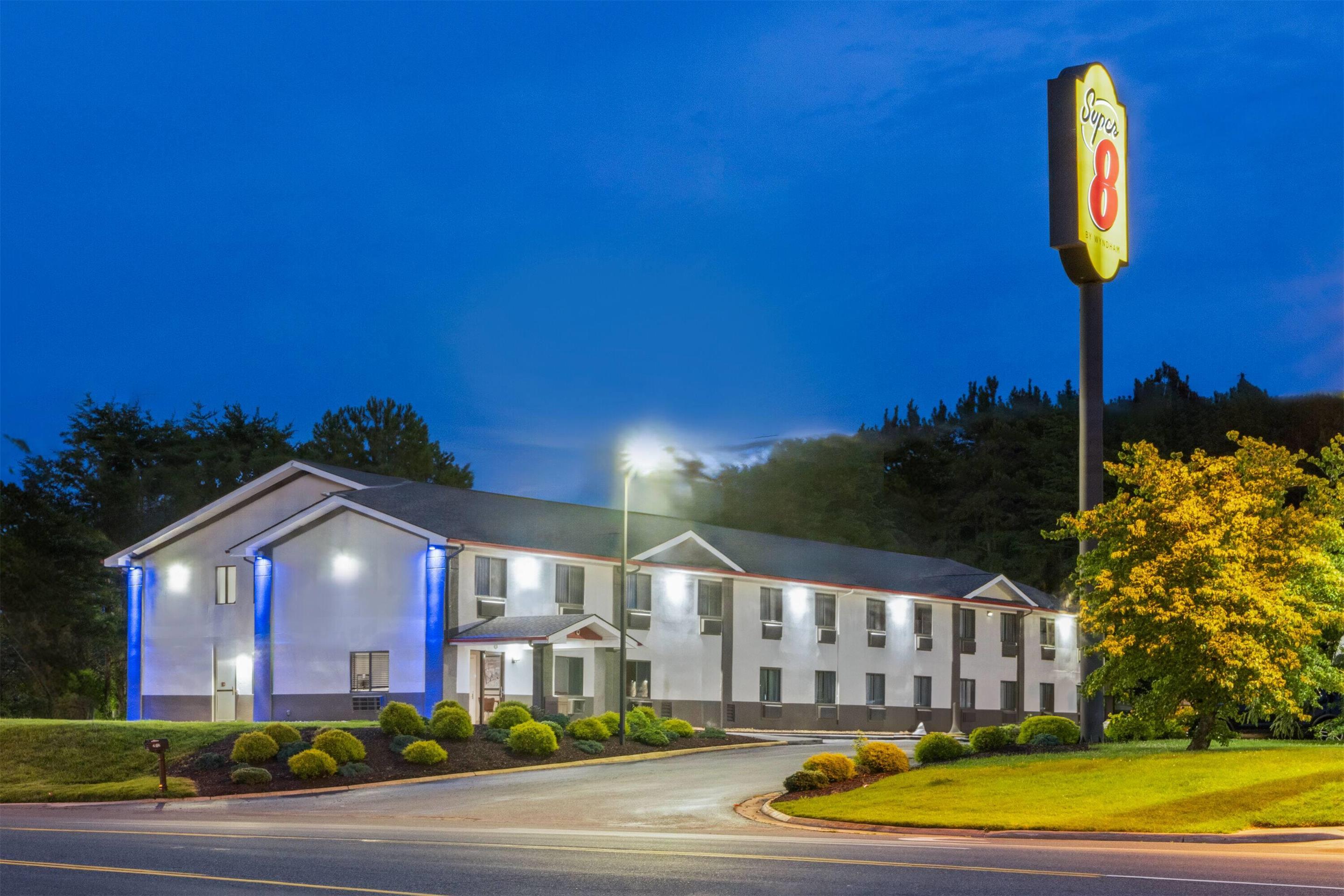 Exterior | Super 8 by Wyndham Farmville