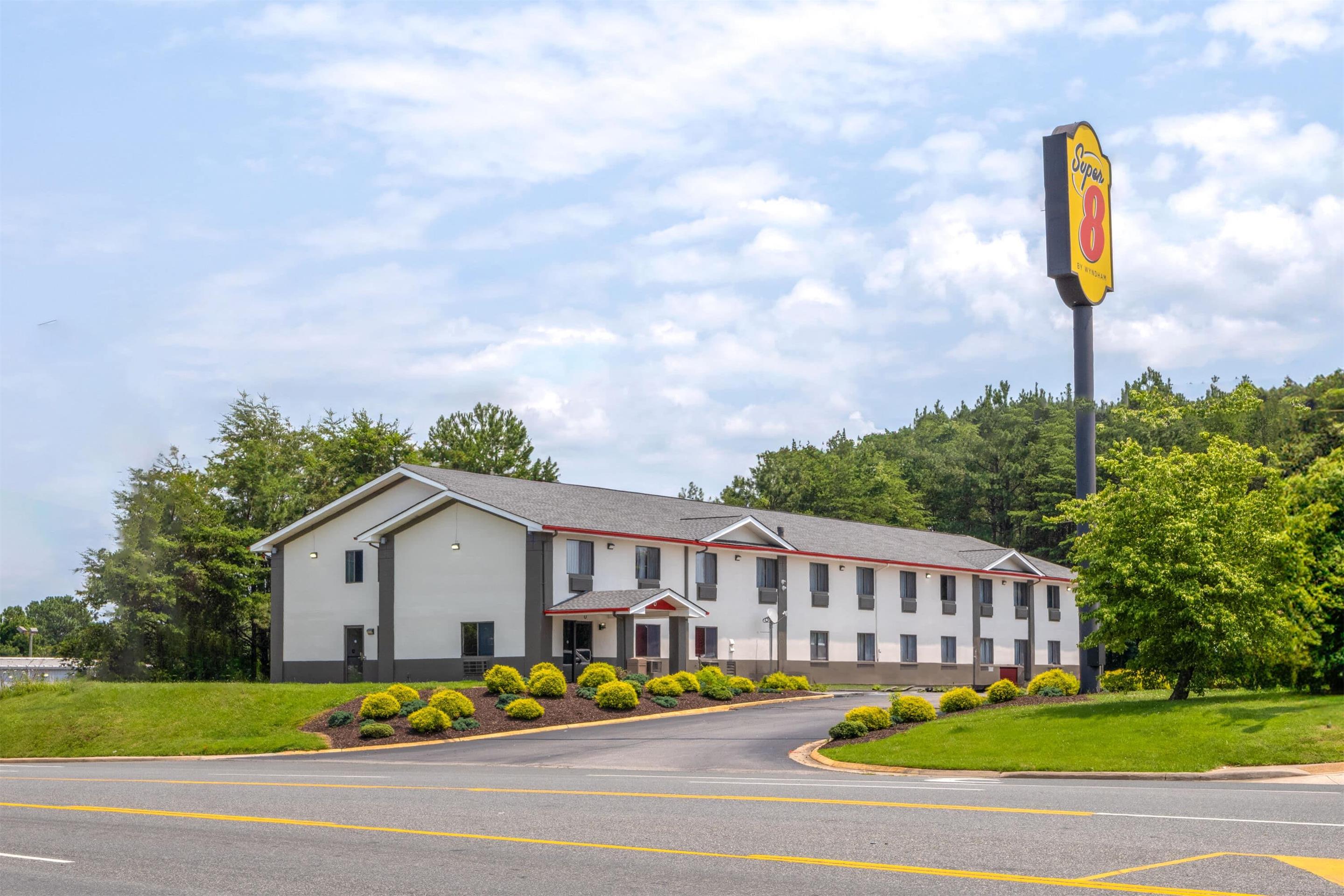 Exterior | Super 8 by Wyndham Farmville