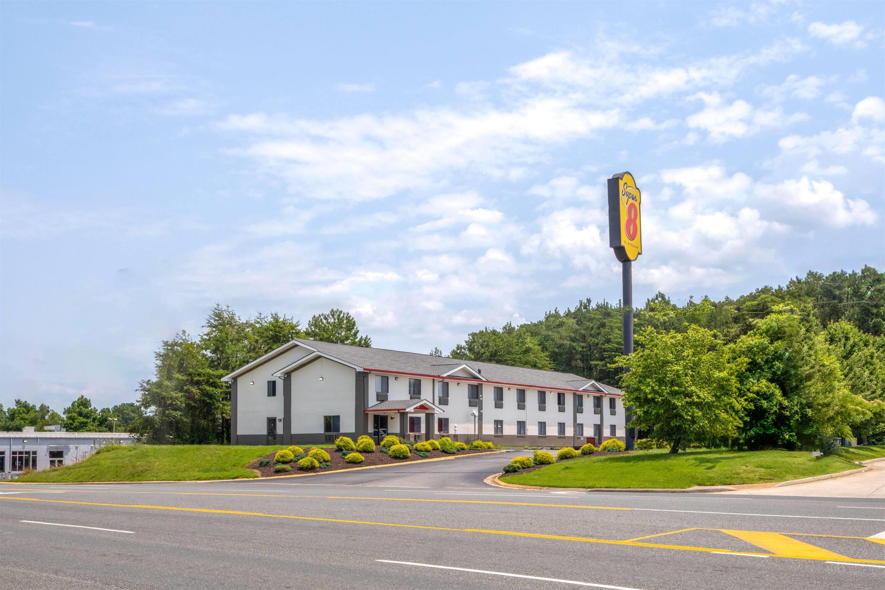 Exterior | Super 8 by Wyndham Farmville