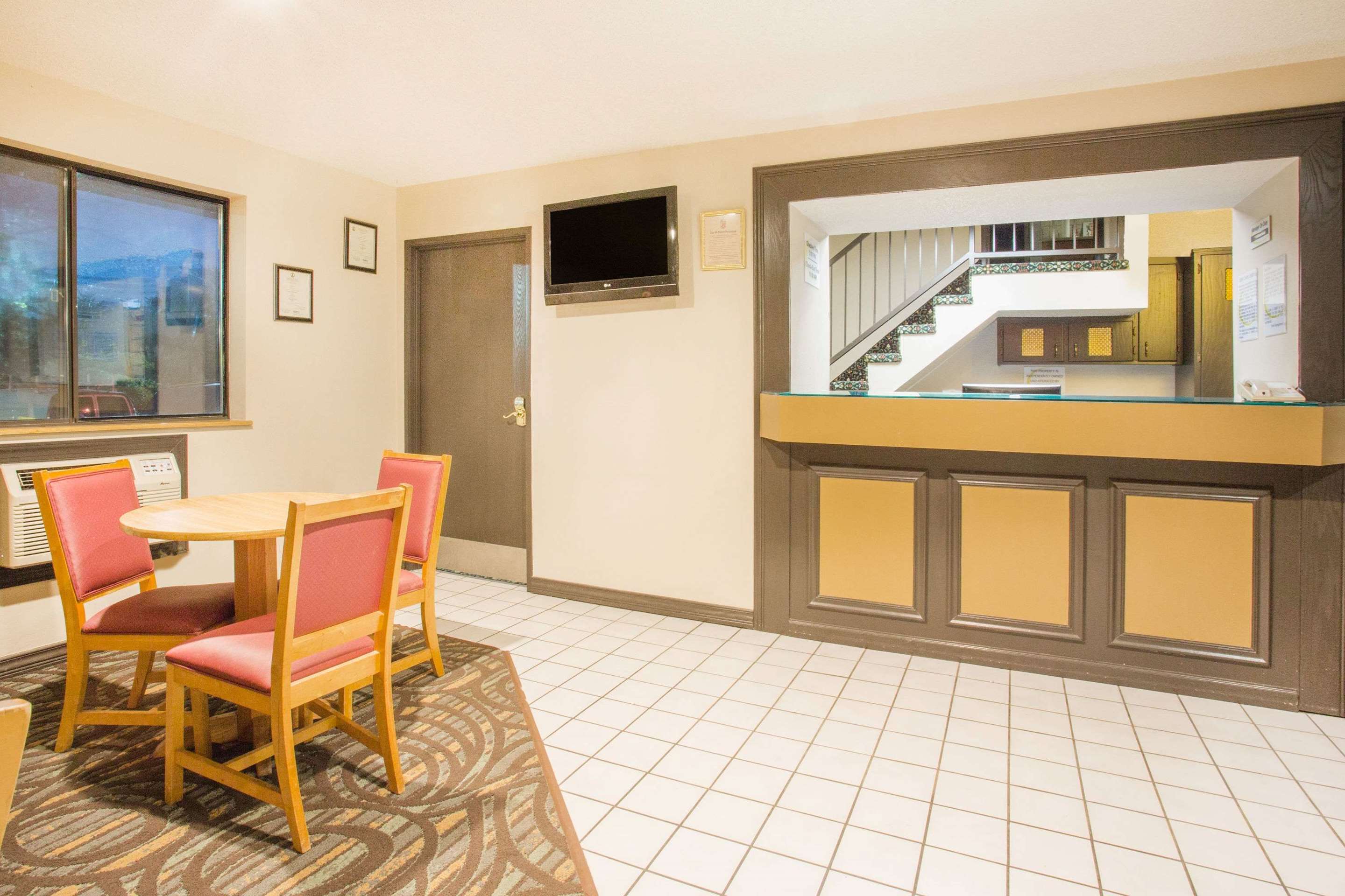 Lobby | Super 8 by Wyndham Lexington VA
