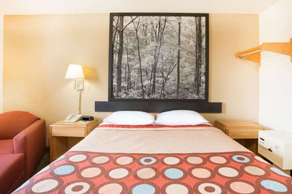  - Super 8 Hotel Lexington - I-64, Exit 55