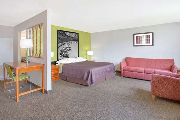 Suite - Super 8 Hotel South Boston