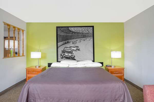 Suite - Super 8 Hotel South Boston