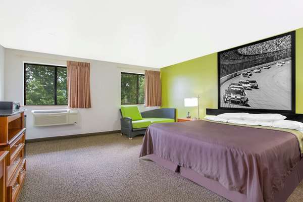 Suite - Super 8 Hotel South Boston