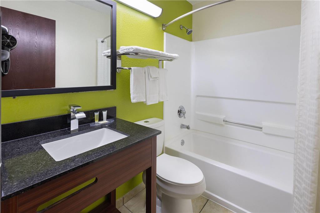 SUPER 8 SOUTH BOSTON VA-guestroom-Guest Room,Bathroom,On-Site.jpg