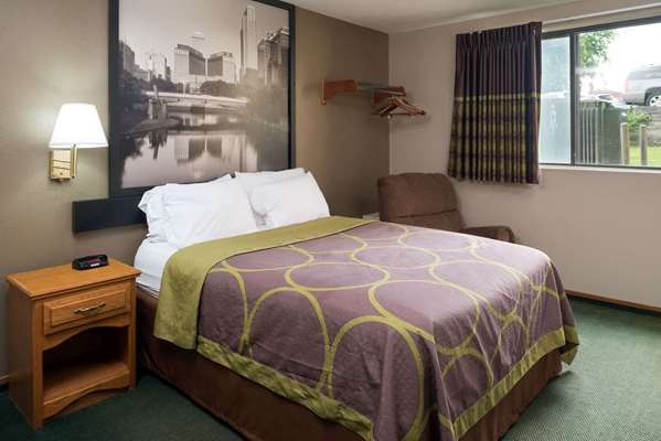  - Super 8 Hotel Aksarben Omaha - I-80, Exit 449