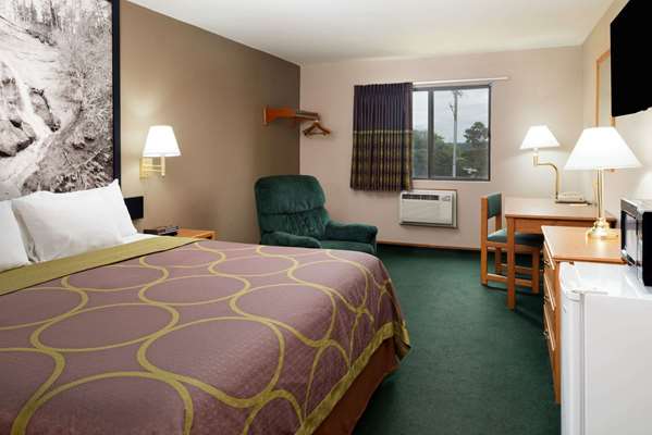  - Super 8 Hotel Aksarben Omaha - I-80, Exit 449