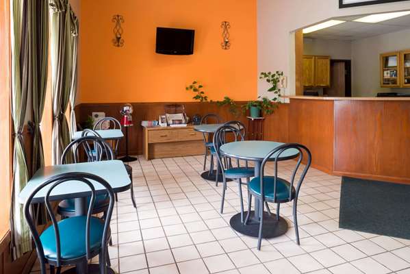  - Super 8 Hotel Aksarben Omaha - I-80, Exit 449