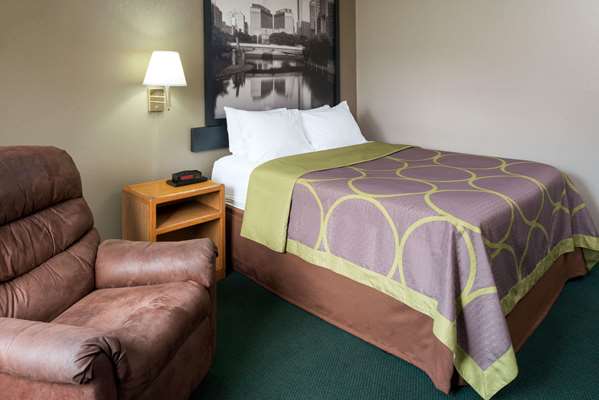  - Super 8 Hotel Aksarben Omaha - I-80, Exit 449