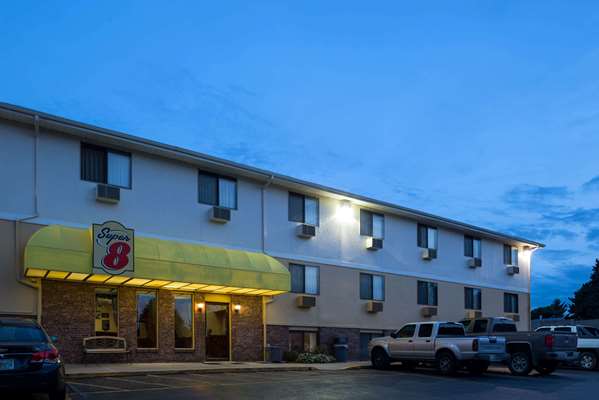 Exterior view - Super 8 Hotel Aksarben Omaha - I-80, Exit 449