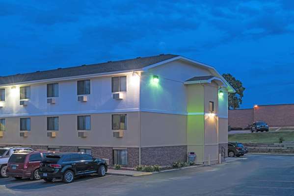 Exterior view - Super 8 Hotel Aksarben Omaha - I-80, Exit 449