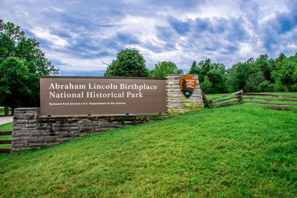  - Super 8 Hotel Elizabethtown - I-65, Exit 94