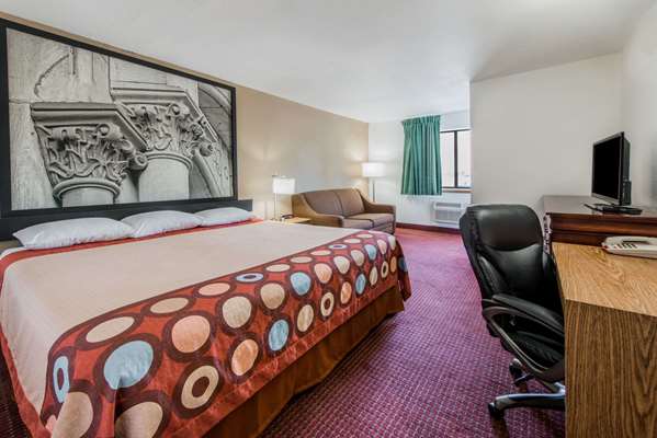 Suite - Super 8 Hotel Elizabethtown - I-65, Exit 94