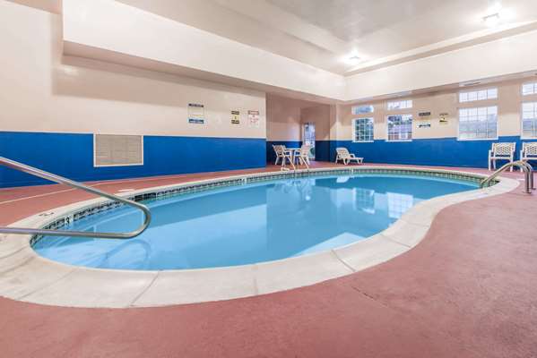 Pool - Super 8 Hotel Elizabethtown - I-65, Exit 94