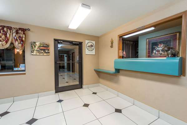  - Super 8 Hotel Elizabethtown - I-65, Exit 94