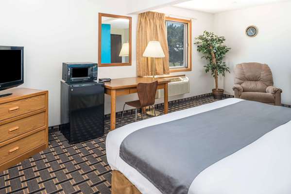  - Super 8 Hotel West Lincoln