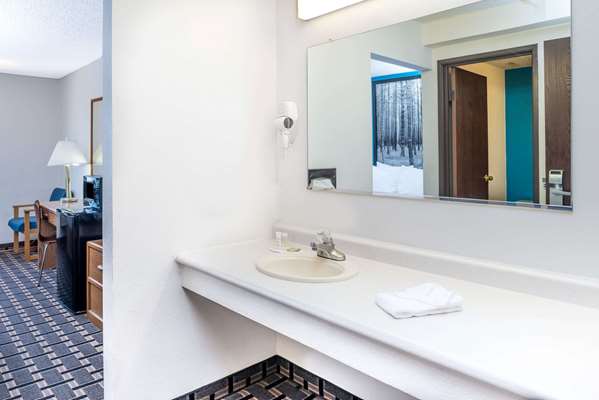  - Super 8 Hotel West Lincoln