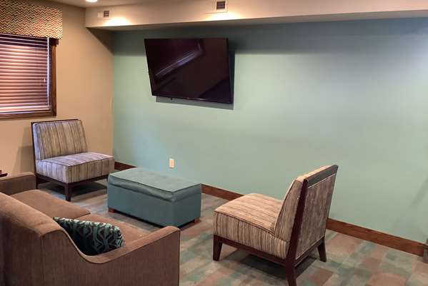  - Super 8 Hotel West Lincoln