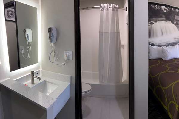  - Super 8 Hotel York - I-80, Exit 353