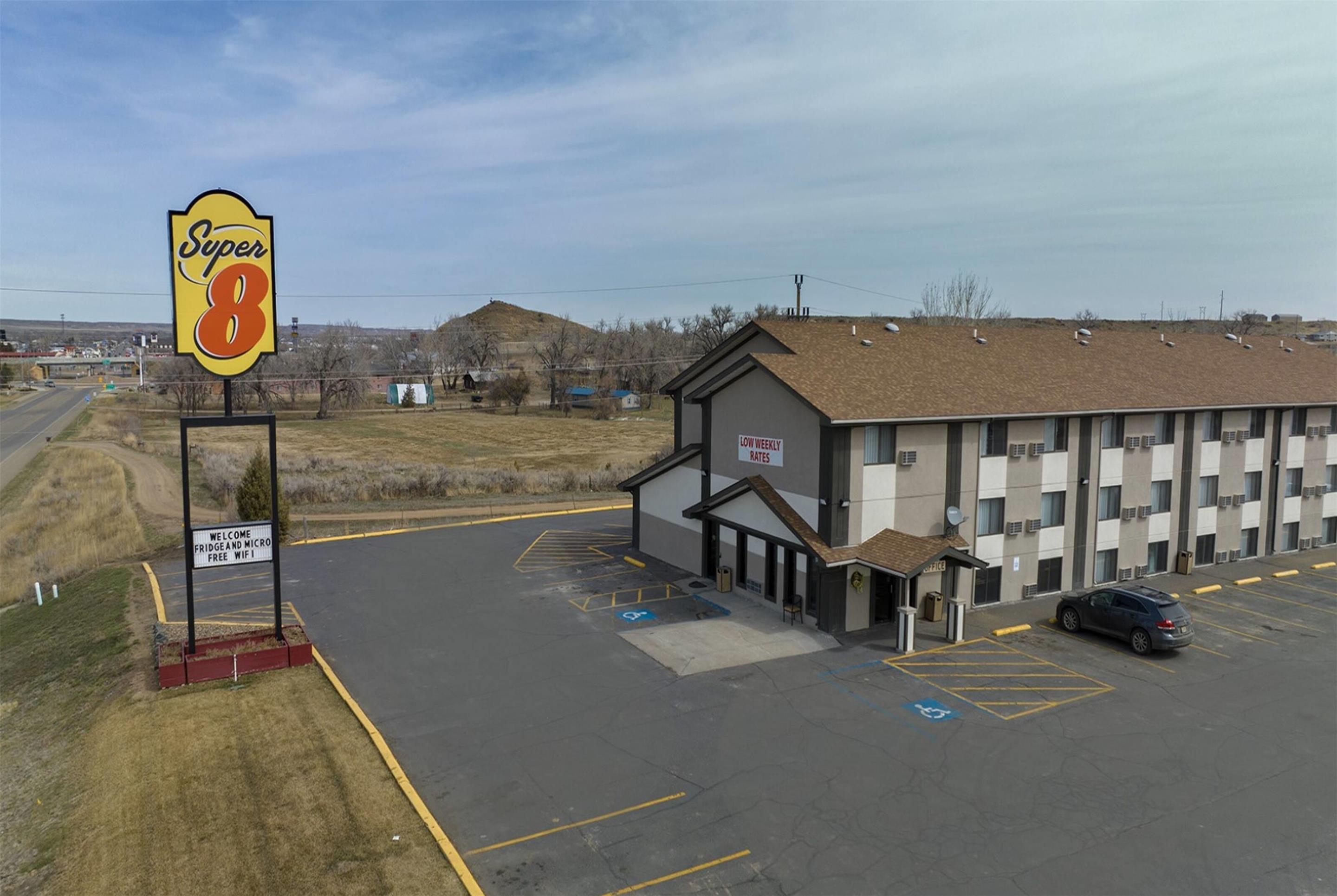 Exterior | Super 8 by Wyndham Miles City