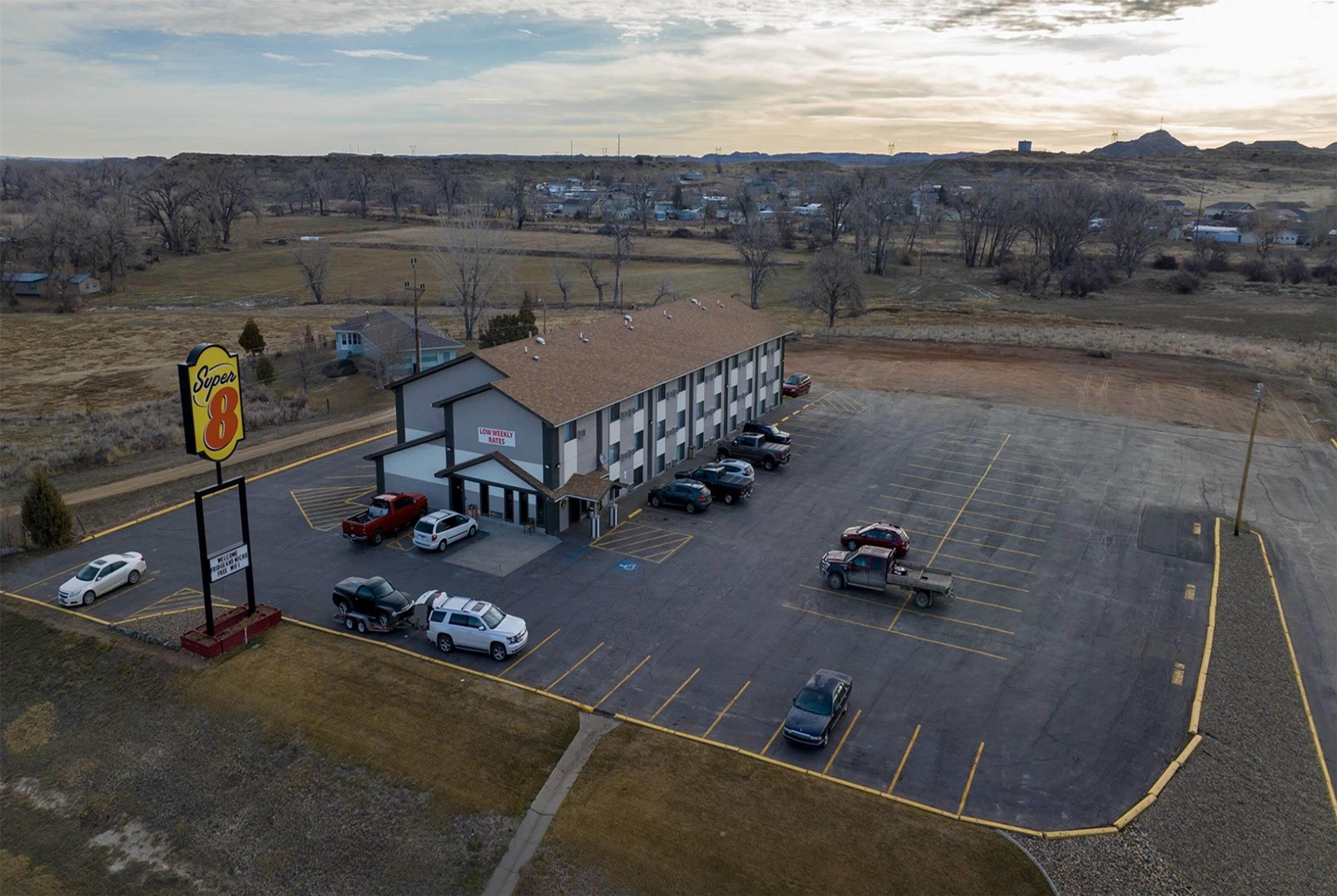 Exterior | Super 8 by Wyndham Miles City