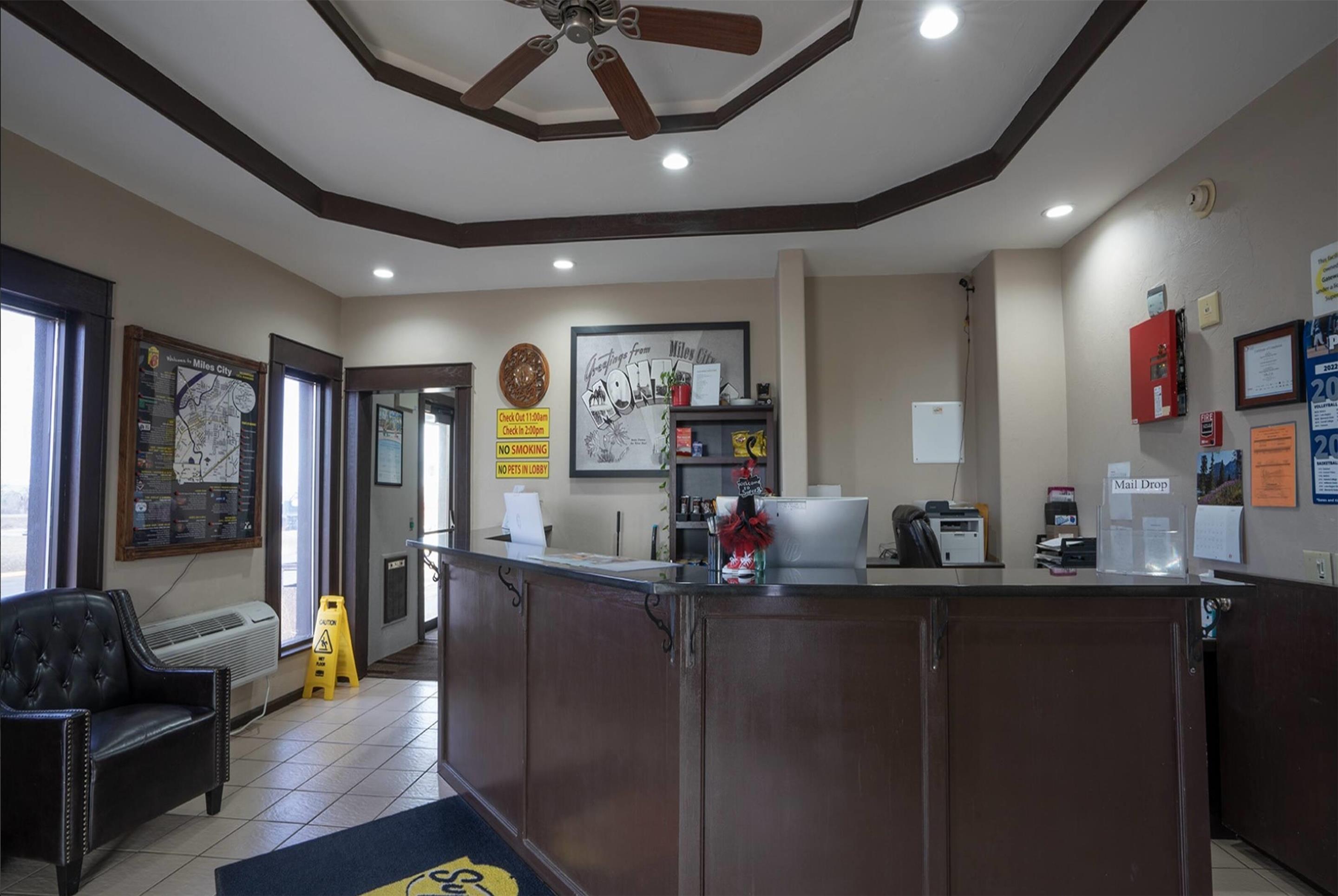 Lobby | Super 8 by Wyndham Miles City