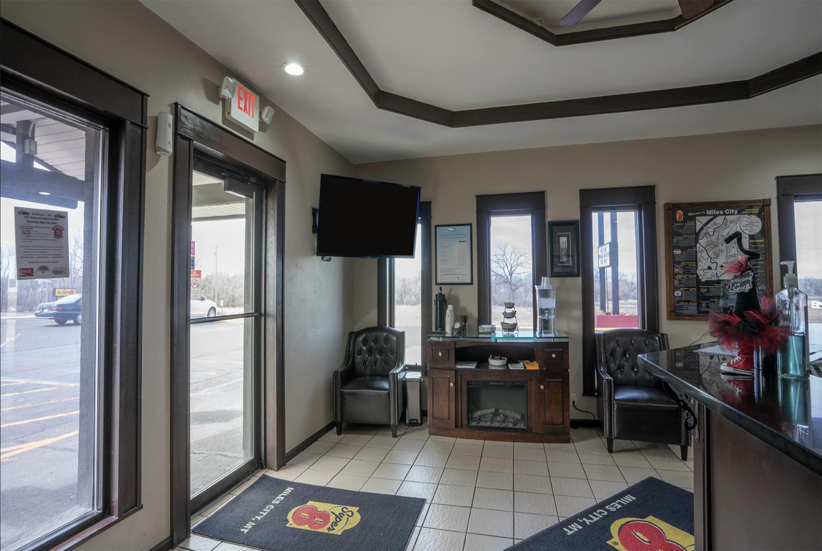 Lobby | Super 8 by Wyndham Miles City