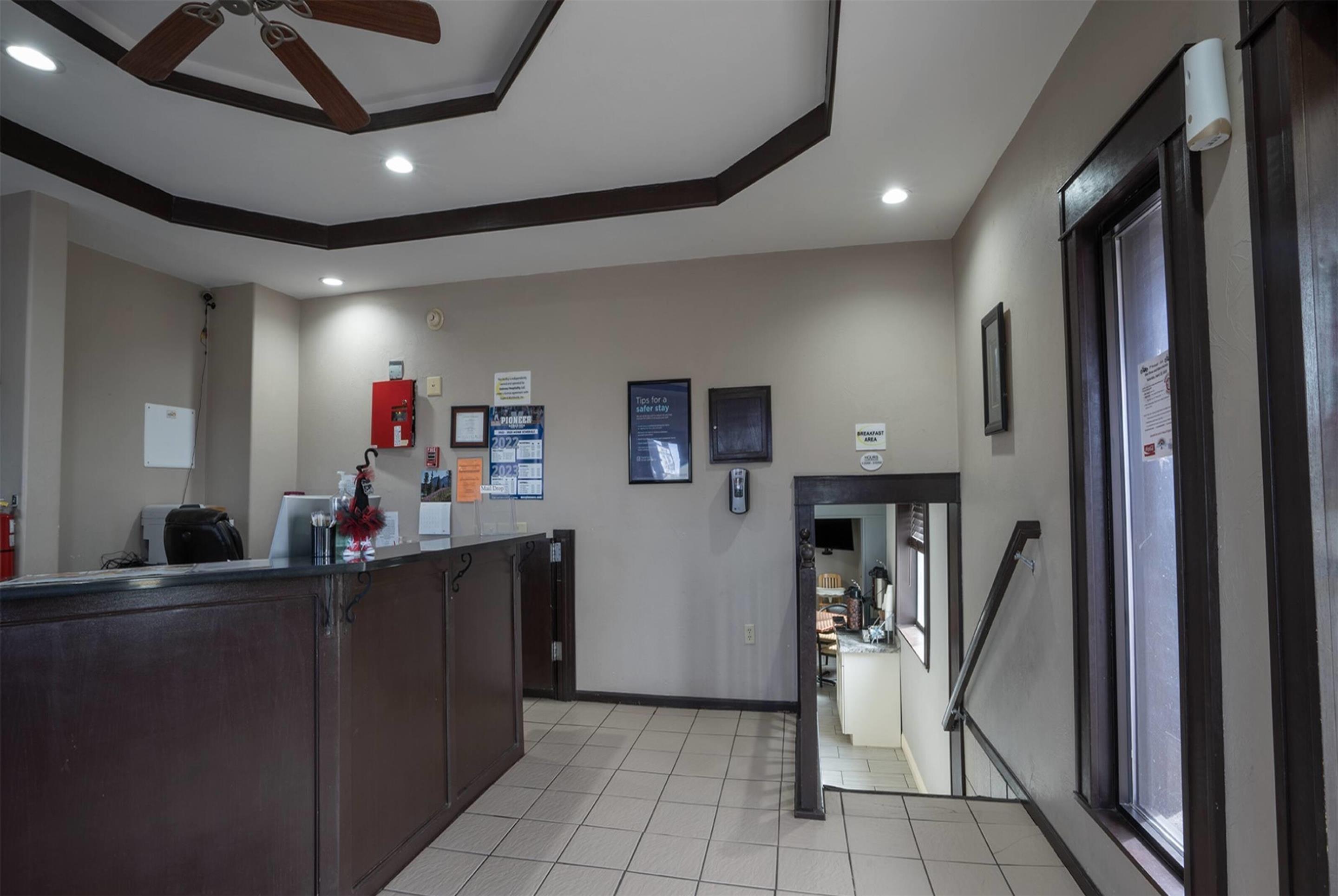 Lobby | Super 8 by Wyndham Miles City