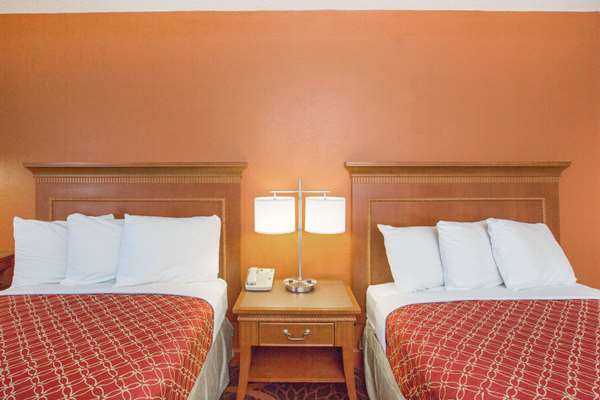  - Super 8 Hotel Market Common Area Myrtle Beach