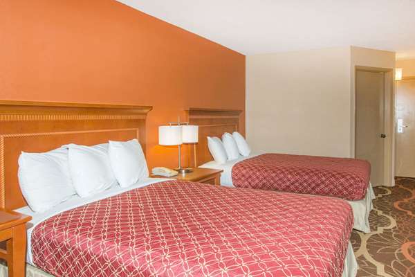  - Super 8 Hotel Market Common Area Myrtle Beach