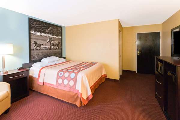  - Super 8 Hotel Richmond - I-75, Exit 90