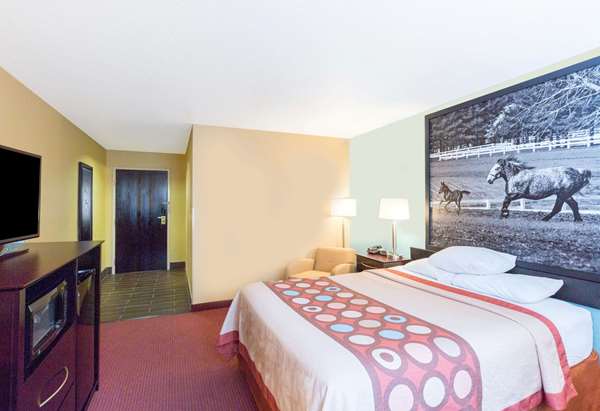  - Super 8 Hotel Richmond - I-75, Exit 90