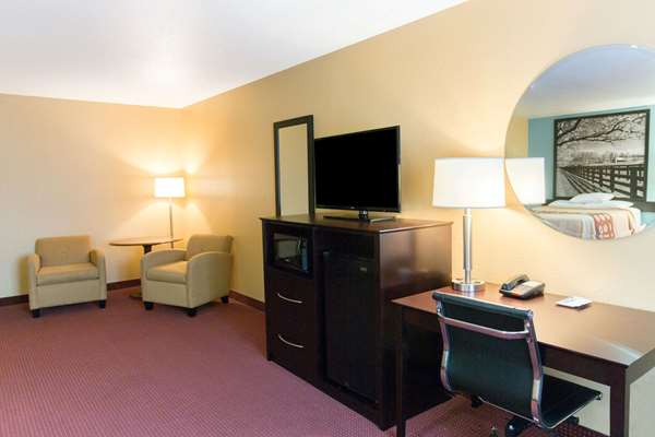 Suite - Super 8 Hotel Richmond - I-75, Exit 90