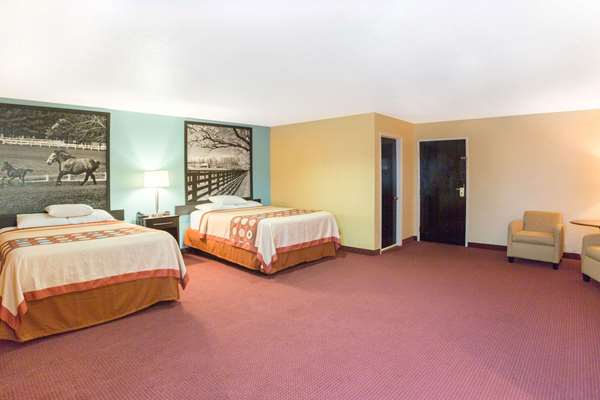  - Super 8 Hotel Richmond - I-75, Exit 90