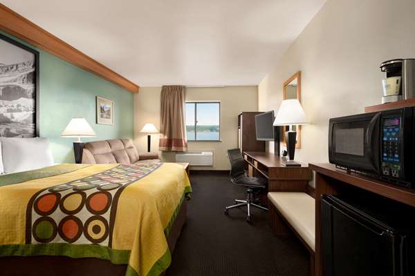 Suite - Super 8 Motel Columbus - I-90, Exit 408