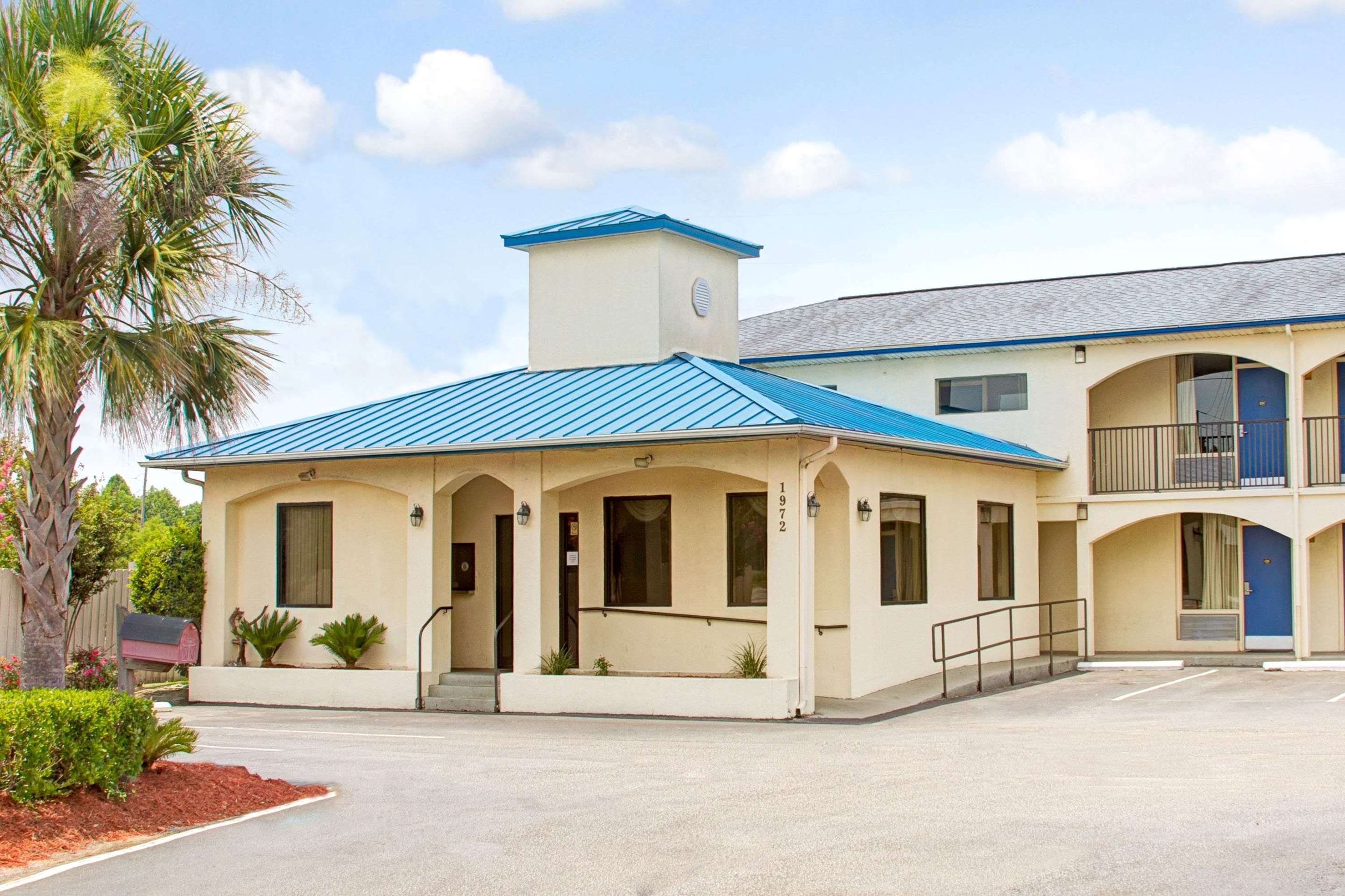 Super 8 Walterboro | Super 8 by Wyndham Walterboro