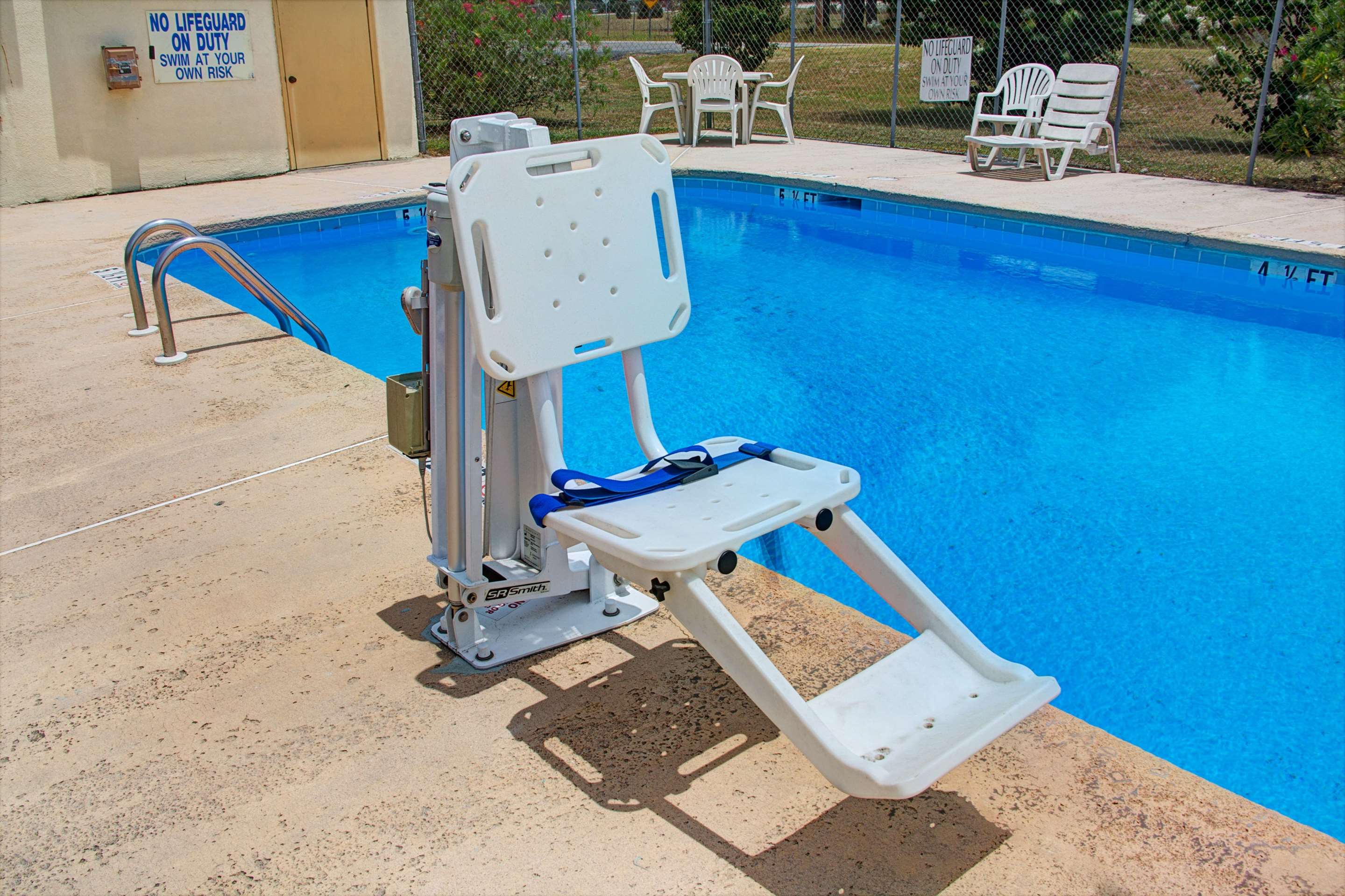 Pool | Super 8 by Wyndham Walterboro