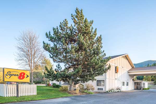 Exterior view - Super 8 Hotel St Regis - I-90 Exit 33